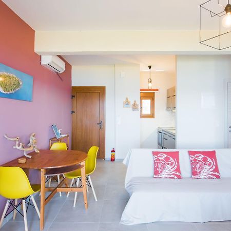 Nereus & Oceanus Beachfront Apartments, Lagonisi Beach #Feelslikehome Ormos Panagias Eksteriør billede