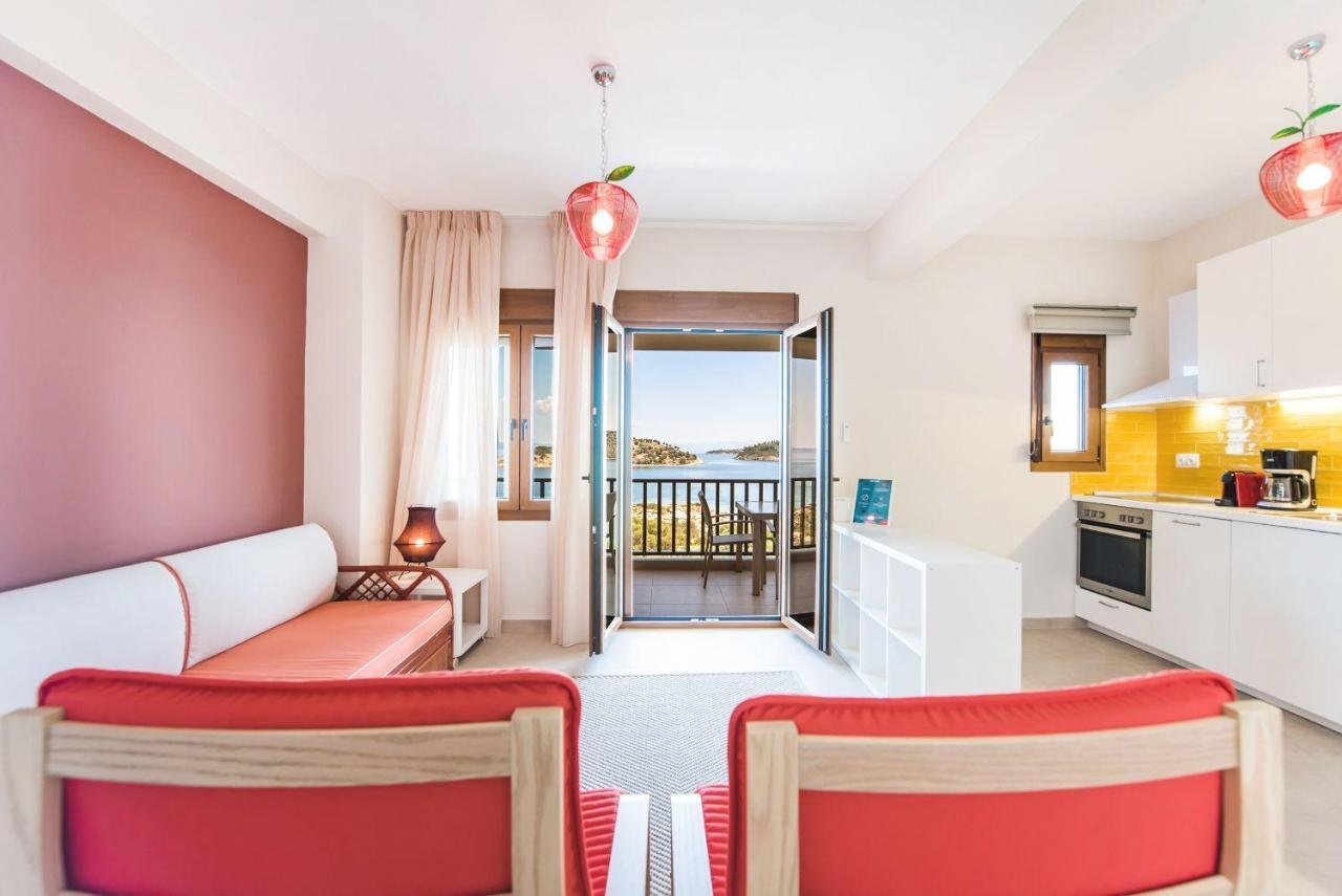 Nereus & Oceanus Beachfront Apartments, Lagonisi Beach #Feelslikehome Ormos Panagias Eksteriør billede