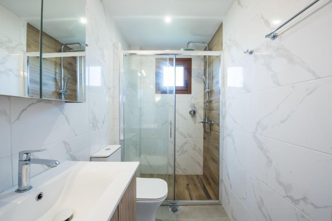 Nereus & Oceanus Beachfront Apartments, Lagonisi Beach #Feelslikehome Ormos Panagias Eksteriør billede