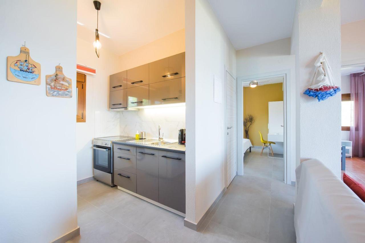 Nereus & Oceanus Beachfront Apartments, Lagonisi Beach #Feelslikehome Ormos Panagias Eksteriør billede
