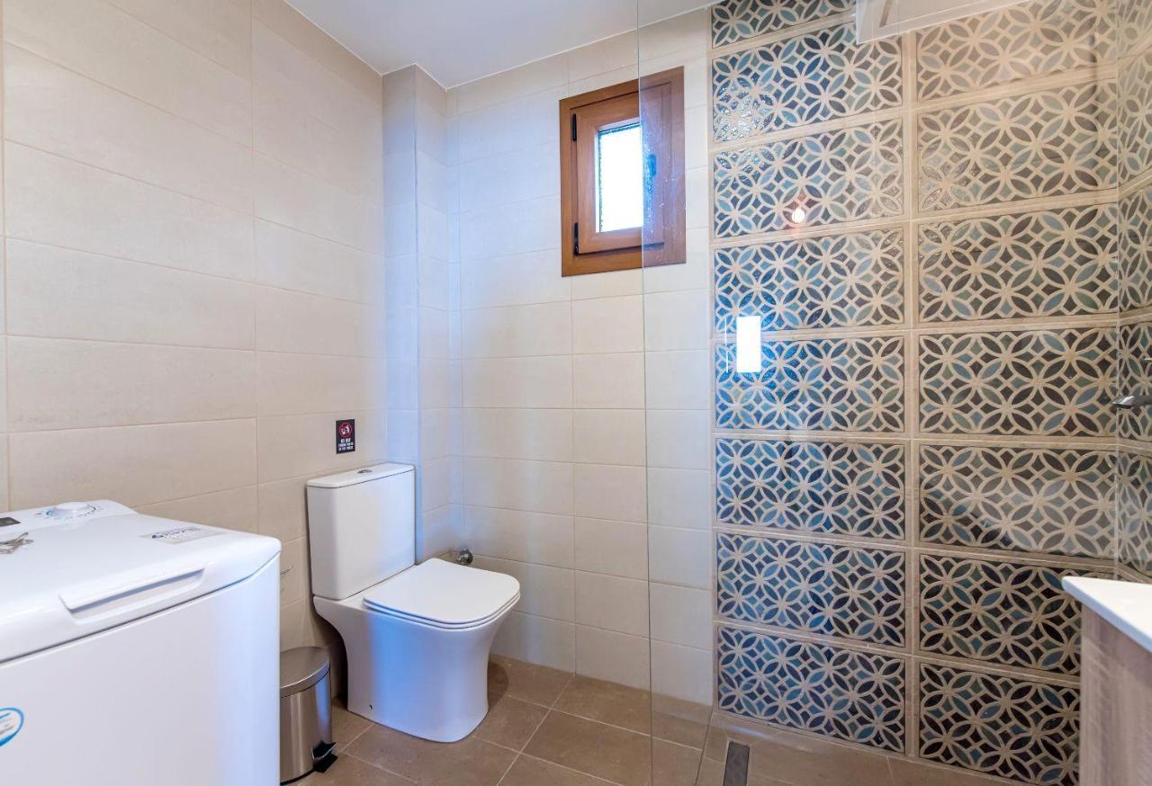 Nereus & Oceanus Beachfront Apartments, Lagonisi Beach #Feelslikehome Ormos Panagias Eksteriør billede